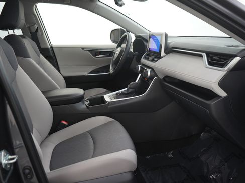 Used 2025 Toyota RAV4 XLE AWD/4WD image 12