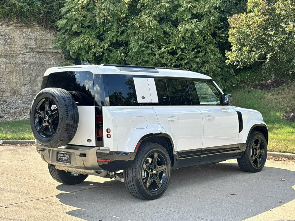 Used 2022 Land Rover Defender 110 X-Dynamic SE AWD/4WD image 4