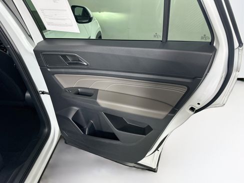 Used 2023 Volkswagen Atlas Cross Sport SE w/ Panoramic Sunroof Package FWD image 32
