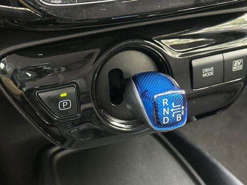 Used 2021 Toyota Prius LE image 21