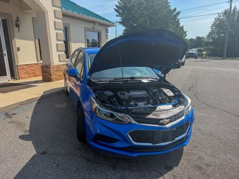 Used 2017 Chevrolet Cruze LT FWD image 23