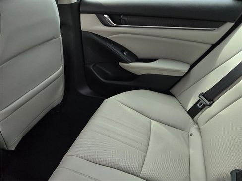 Used 2018 Honda Accord Touring image 13