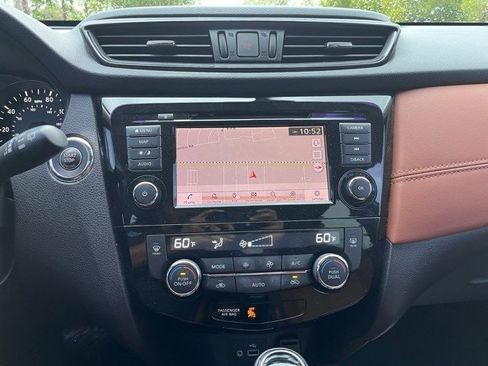 Used 2018 Nissan Rogue SL w/ Premium Package image 7