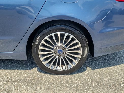 Used 2018 Ford Fusion SE w/ Fusion SE Technology Package FWD image 5