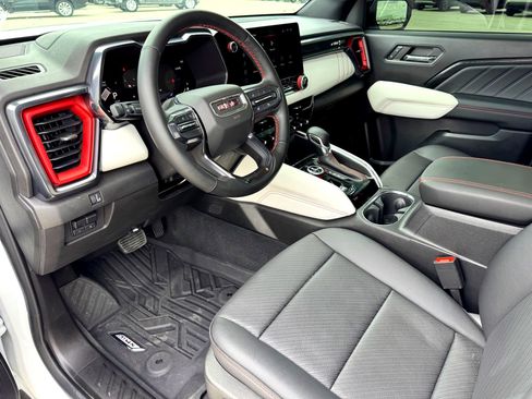 Used 2024 GMC Canyon AT4X image 10