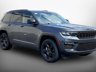 Used 2023 Jeep Grand Cherokee Limited w/ Black Appearance Package AWD/4WD video 1