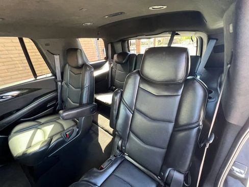Used 2016 Cadillac Escalade Platinum AWD/4WD image 19
