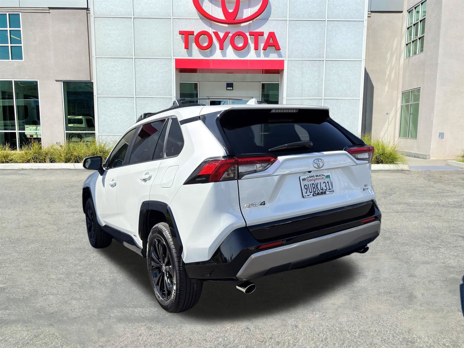 Used 2025 Toyota RAV4 SE w/ Convenience Package AWD/4WD image 8