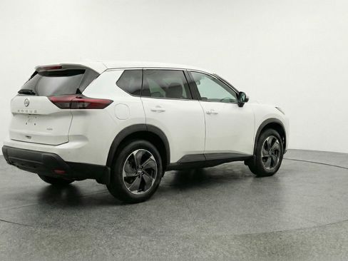 Used 2025 Nissan Rogue SV image 9