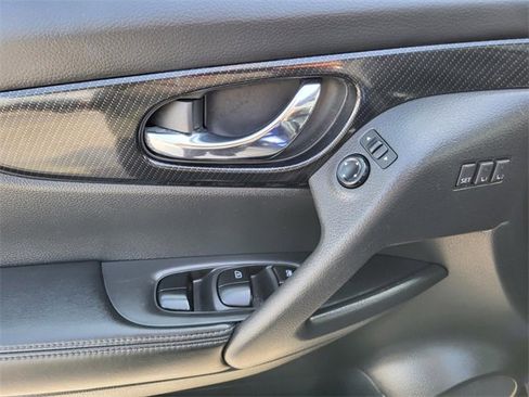 Used 2019 Nissan Rogue SL w/ Premium Package image 5