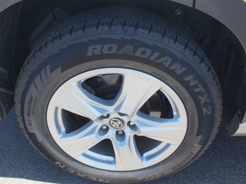 Used 2023 Toyota Highlander LE FWD image 26