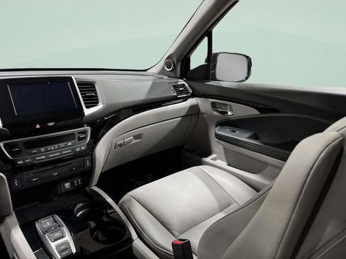 Used 2016 Honda Pilot Touring image 12