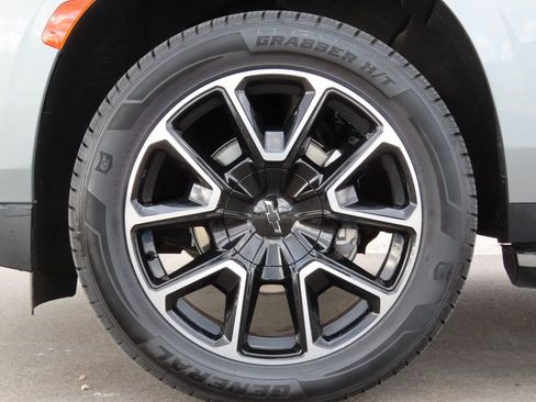 Certified 2023 Chevrolet Suburban RST w/ Luxury Package image 14