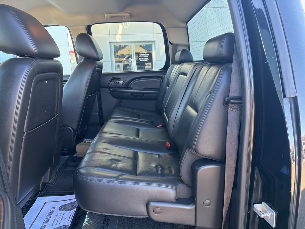 Used 2011 GMC Sierra 2500 Denali w/ Suspension Package, Off-Road AWD/4WD image 10