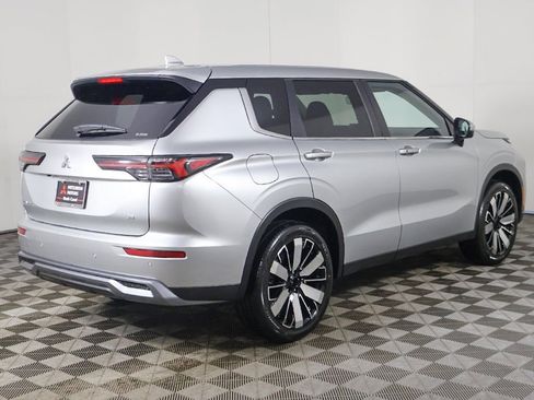 New 2026 Mitsubishi Outlander SE image 12