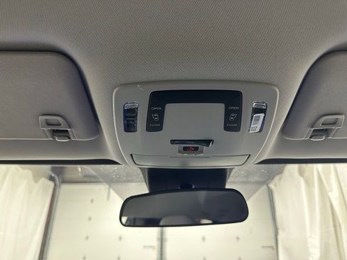 Used 2025 Toyota Sienna LE image 42