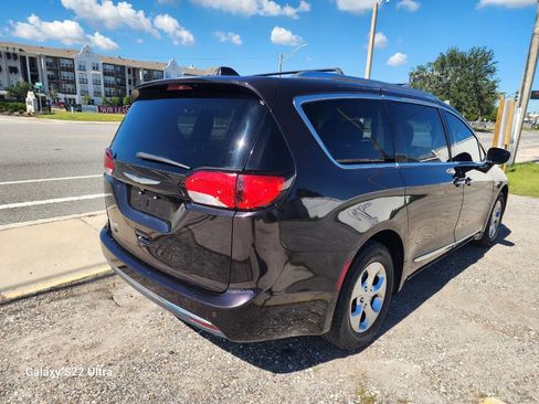 Used 2017 Chrysler Pacifica Touring-L Plus FWD image 9