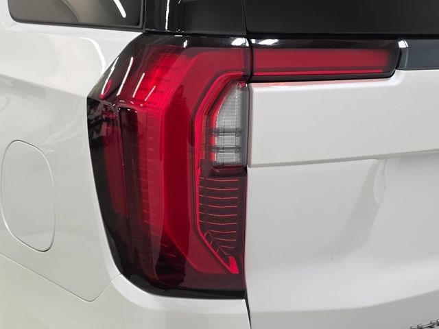 Used 2025 GMC Yukon Denali Ultimate AWD/4WD image 32