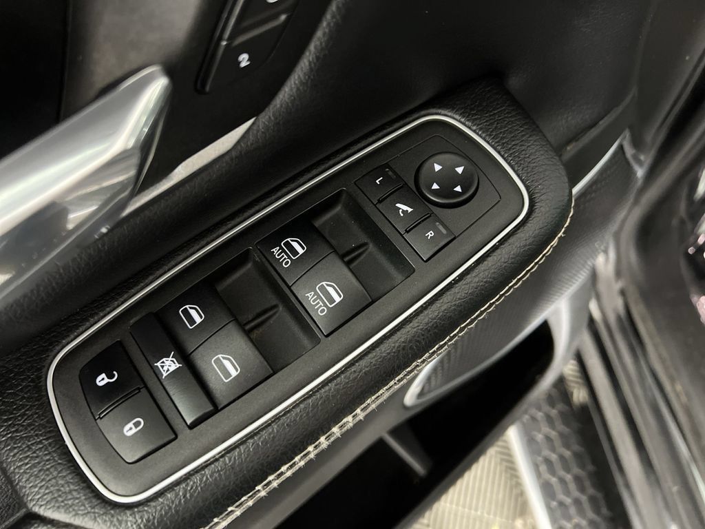Used 2023 RAM 1500 Laramie AWD/4WD image 15