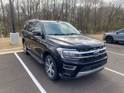 Used 2024 Ford Expedition Limited image 3