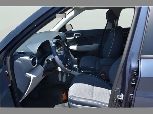 New 2025 Hyundai Venue Limited FWD image 10