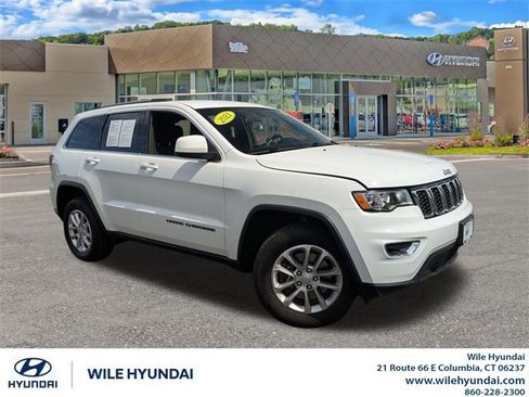 Used 2021 Jeep Grand Cherokee Laredo image 1