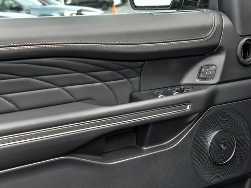 New 2024 Ford Expedition Platinum image 5