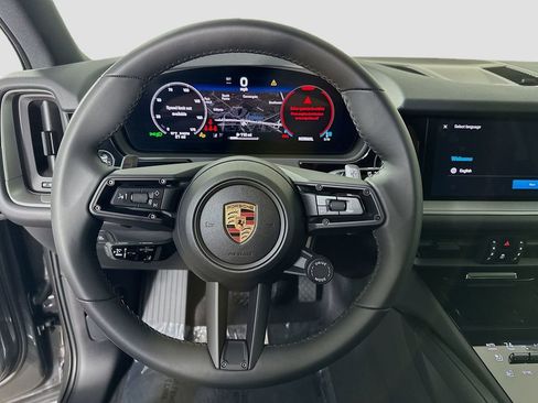 New 2025 Porsche Cayenne image 12
