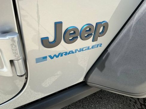 Used 2023 Jeep Wrangler Unlimited Rubicon 4xe w/ Cold Weather Group AWD/4WD image 7
