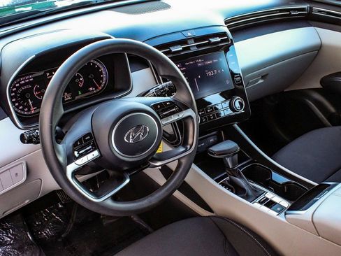 Used 2023 Hyundai Tucson SE image 15