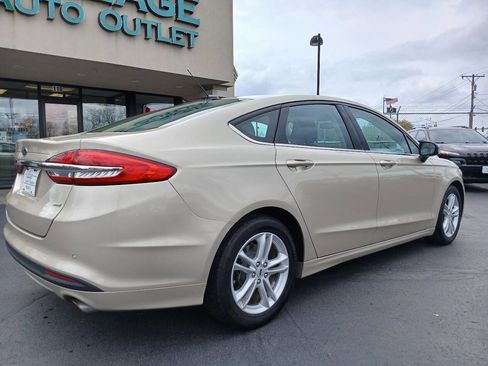Used 2018 Ford Fusion SE w/ Fusion SE Technology Package image 9