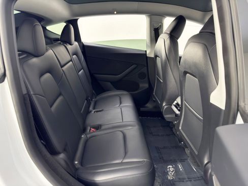 Used 2023 Tesla Model Y Long Range image 40