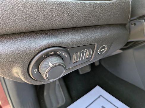 Used 2016 Chrysler 200 Limited w/ Convenience Group FWD image 33