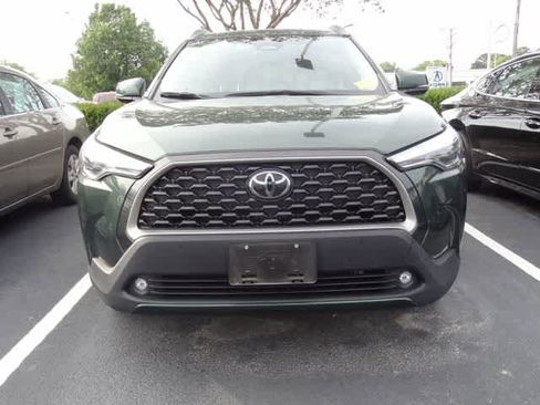 Used 2023 Toyota Corolla Cross XLE w/ Convenience Package image 2