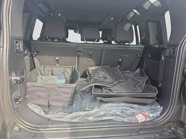 Used 2026 Land Rover Defender 110 S AWD/4WD image 6