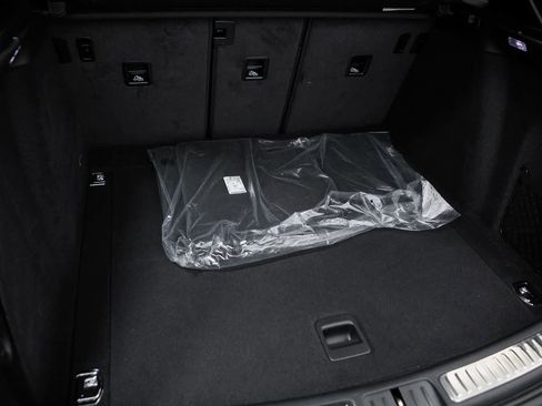 Certified 2026 Porsche Macan AWD/4WD image 38