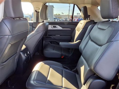 Used 2025 Ford Explorer Active w/ Active Comfort Package image 19