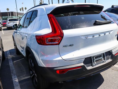 Used 2023 Volvo XC40 B5 Ultimate AWD/4WD image 5