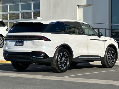 New 2026 Lincoln Nautilus Premier image 3