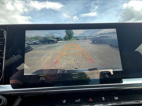 Used 2024 Chevrolet Silverado 2500 LTZ w/ LTZ Convenience Package image 15