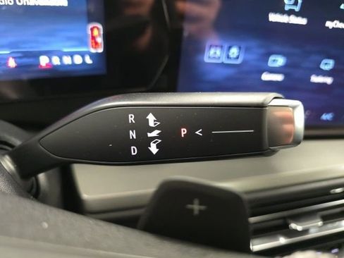 New 2026 Chevrolet Traverse LT w/ Sun and Wheel Package FWD image 15