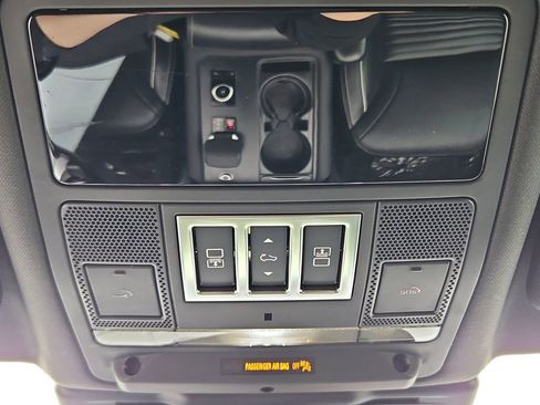 Used 2023 Land Rover Discovery HSE R-Dynamic AWD/4WD image 22