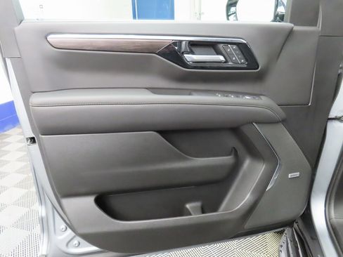 Used 2025 Chevrolet Suburban Premier image 66