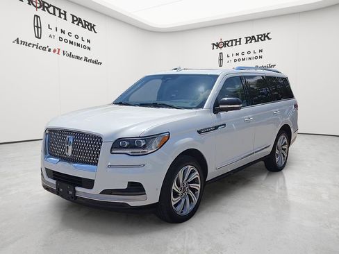 Used 2022 Lincoln Navigator Reserve AWD/4WD image 1