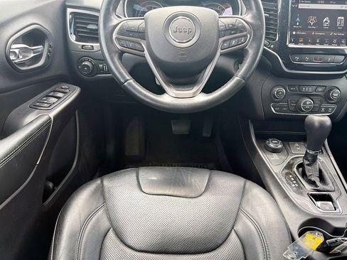 Used 2019 Jeep Cherokee Overland w/ Technology Group AWD/4WD image 16