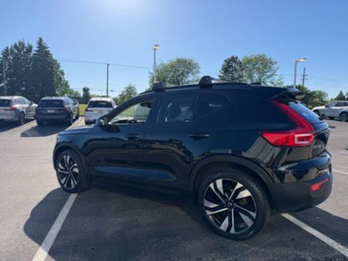 Used 2023 Volvo XC40 B5 Plus w/ Protection Package Premier AWD/4WD image 5