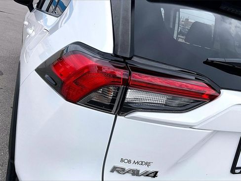 Used 2021 Toyota RAV4 LE image 28