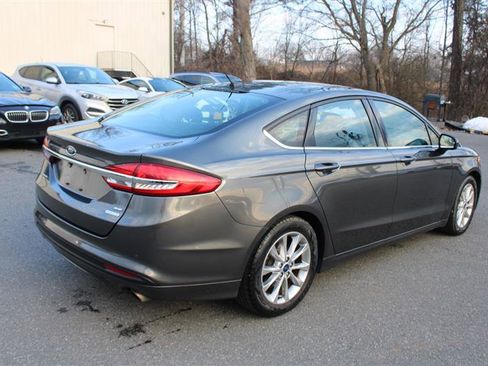 Used 2017 Ford Fusion SE w/ Fusion SE Technology Package image 6