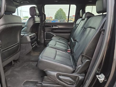 Used 2024 Jeep Wagoneer L Series II w/ Flexible Seating Group AWD/4WD image 31