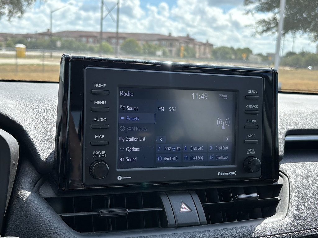 Used 2022 Toyota RAV4 LE FWD image 9